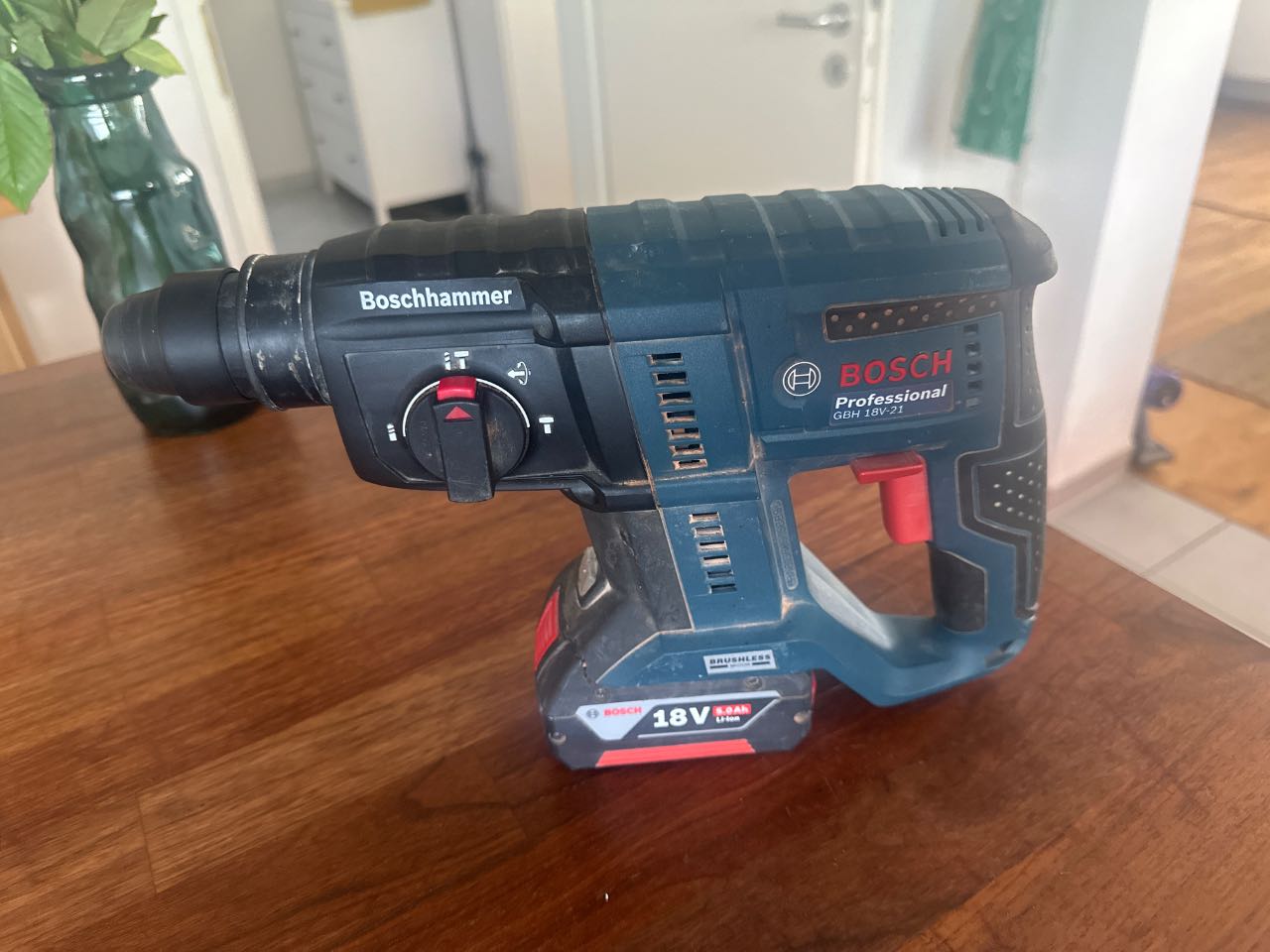 Bosch Professional Akku-Bohrhammer GBH 18V-21 (mit Akku)
